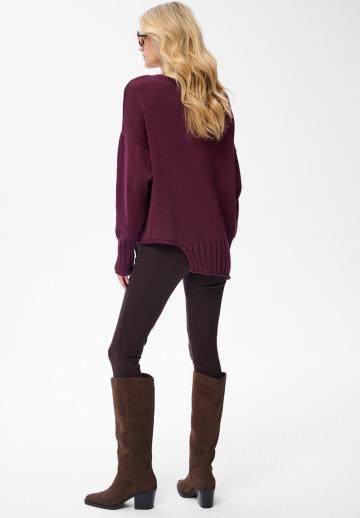 Пуловер с вырезом V