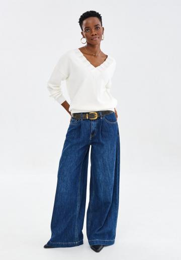 Пуловер с вырезом V