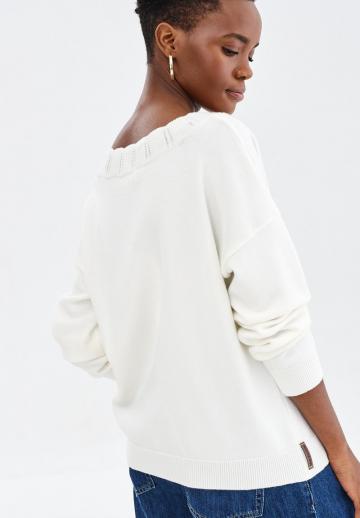 Пуловер с вырезом V