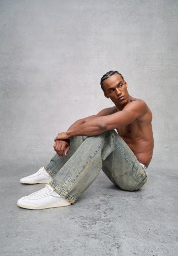 Прямые джинсы