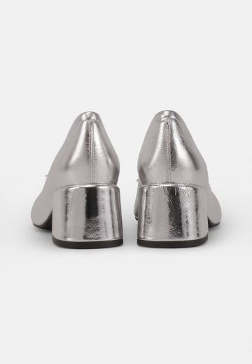 Туфли с высоким носом