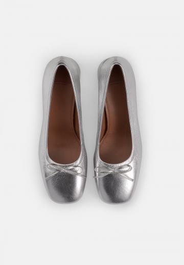 Туфли с высоким носом