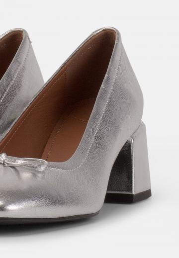 Туфли с высоким носом