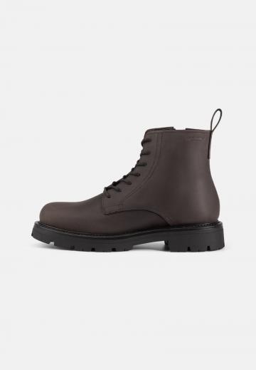 Ботинки на шнуровке