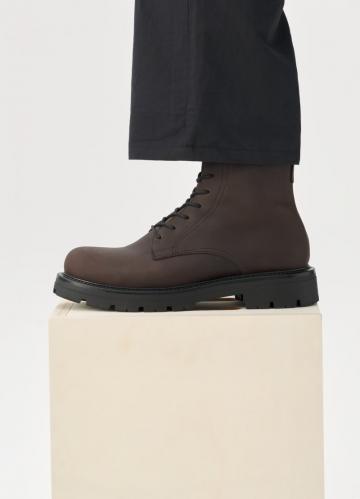 Ботинки на шнуровке