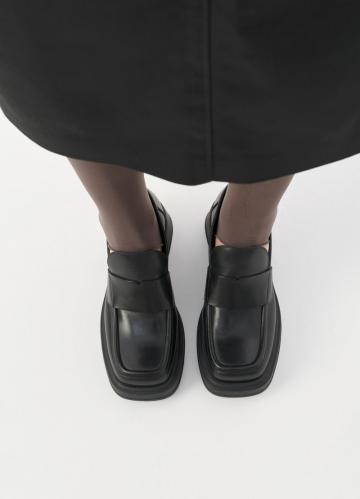 Туфли с высоким носом