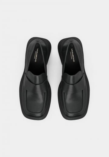 Туфли с высоким носом