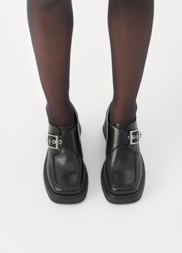 Туфли с высоким носом