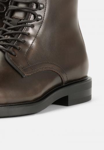 Ботинки на шнуровке