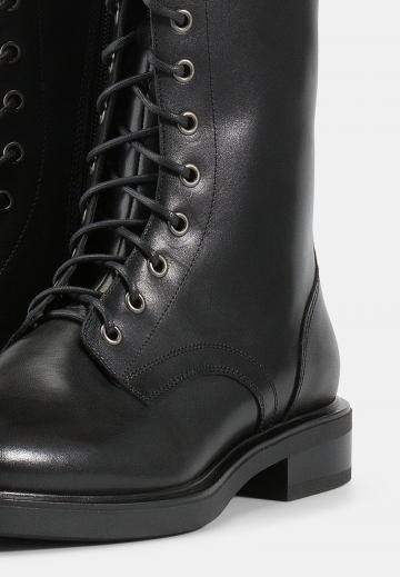 Ботинки на шнуровке