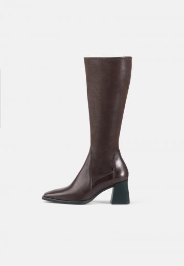 Высокие сапоги