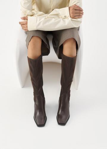 Высокие сапоги