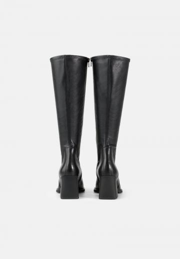 Высокие сапоги