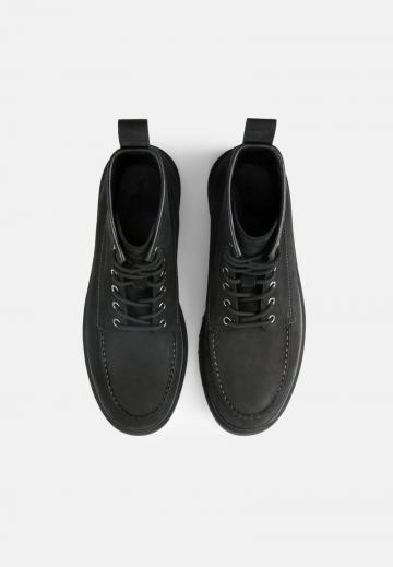 Ботинки на шнуровке