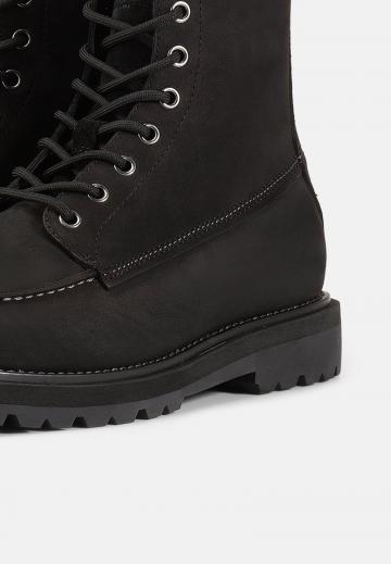 Ботинки на шнуровке