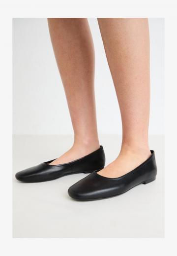 Гандбольные кроссовки