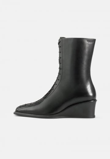 Сапожки на танкетке