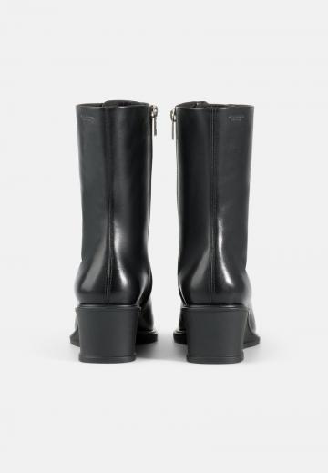 Сапожки на танкетке