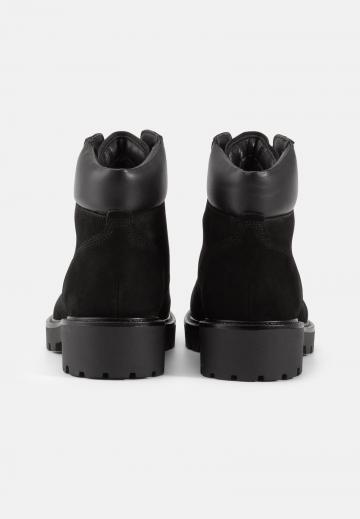 Ботинки на шнуровке