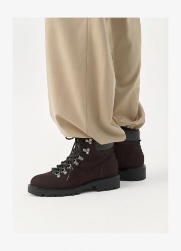 Ботинки на шнуровке