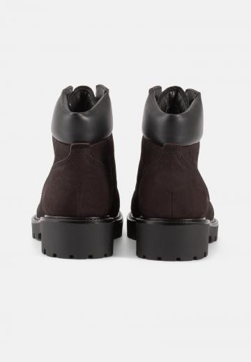Ботинки на шнуровке