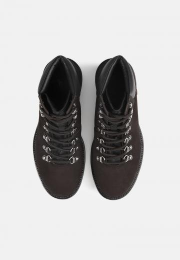 Ботинки на шнуровке