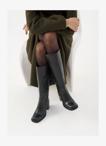 Высокие сапоги