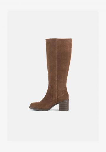 Сапожки на танкетке