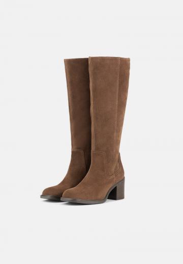 Сапожки на танкетке