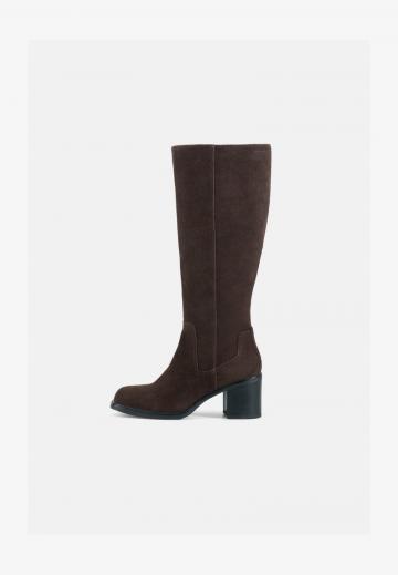 Сапожки на танкетке