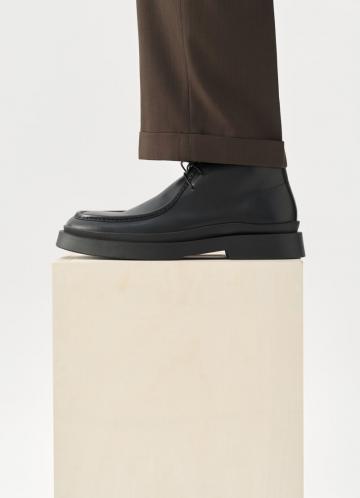 Ботинки на шнуровке