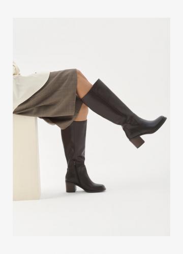 Высокие сапоги