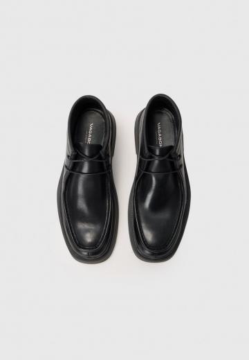 Ботинки на шнуровке