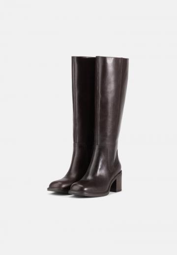 Высокие сапоги