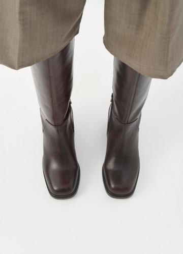 Высокие сапоги