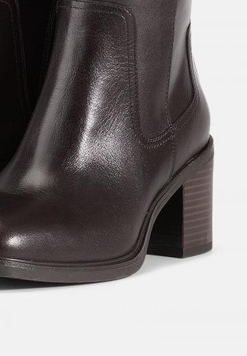 Высокие сапоги