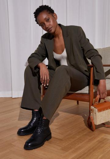 Ботинки на шнуровке