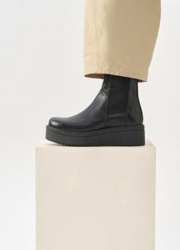 Сапожки на танкетке