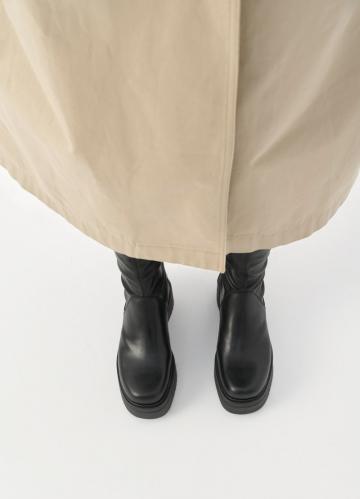 Сапожки на танкетке