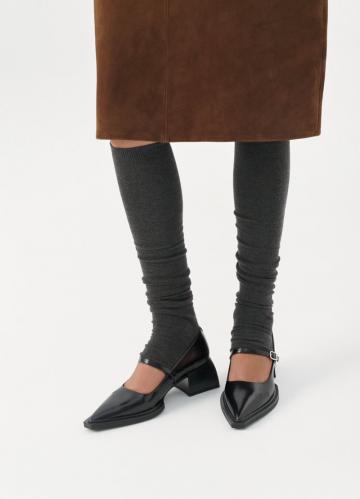 Туфли с высоким носом