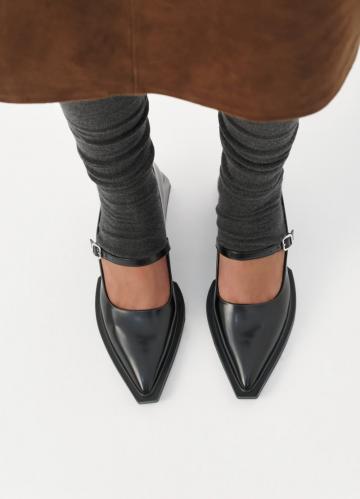 Туфли с высоким носом