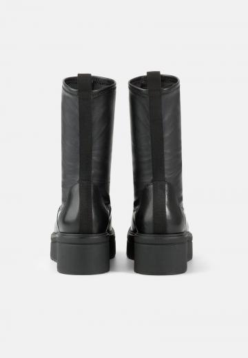 Сапожки на танкетке