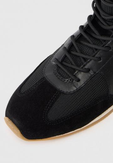 Ботинки на шнуровке