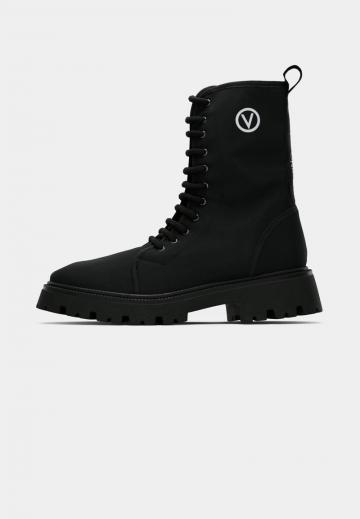 Ботинки на шнуровке