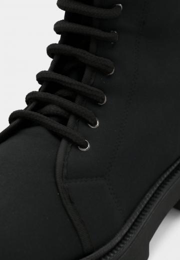 Ботинки на шнуровке