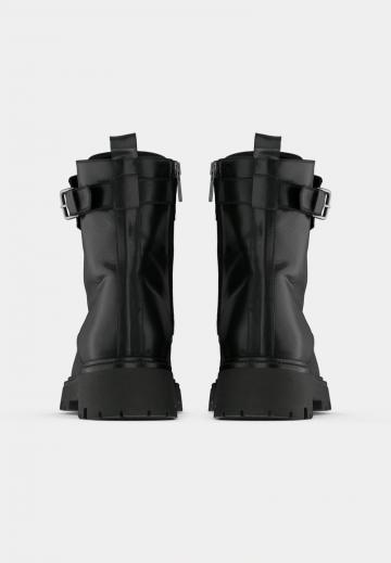 Ботинки на шнуровке