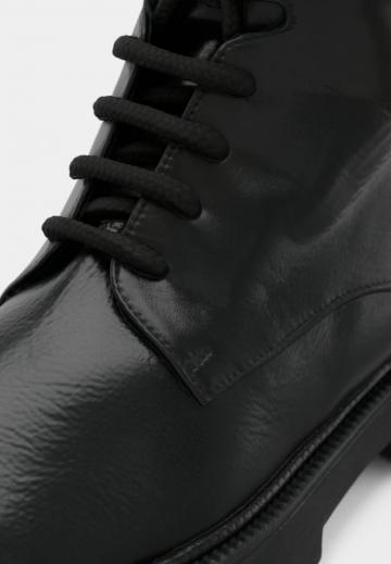 Ботинки на шнуровке