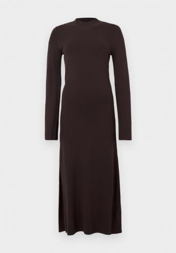 Вязаное платье