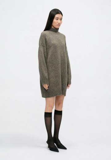 Вязаное платье