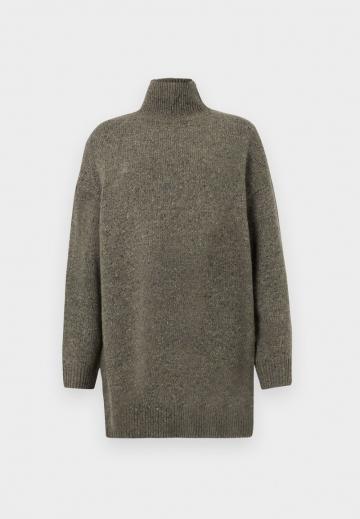 Вязаное платье